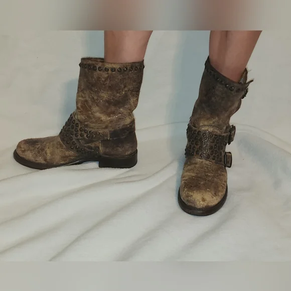 Frye Women's Frye Jenna Frye Flynn Deco Studded Harness Short